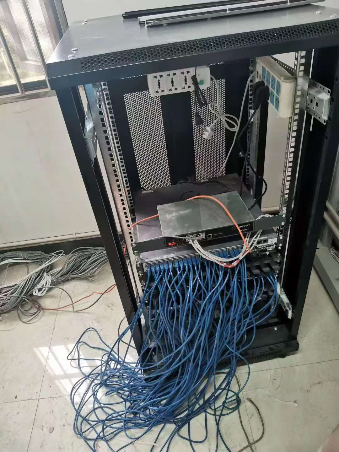 网络机柜设备安装